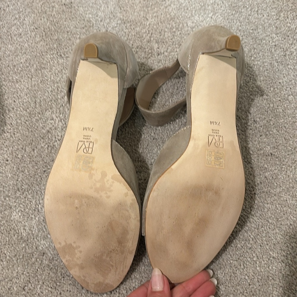 Pelle Moda Taupe Shimmer Ankle Buckle Low heel Sandal Shoes Heels 7.5 - Picture 6 of 6